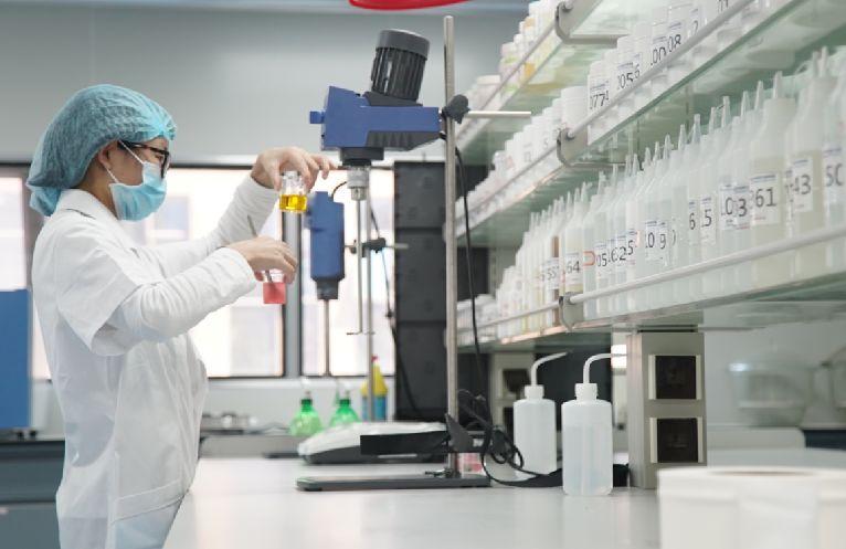 揭秘化妆品研发 为何需要一个完整团队而非一两位工程师单打独斗？